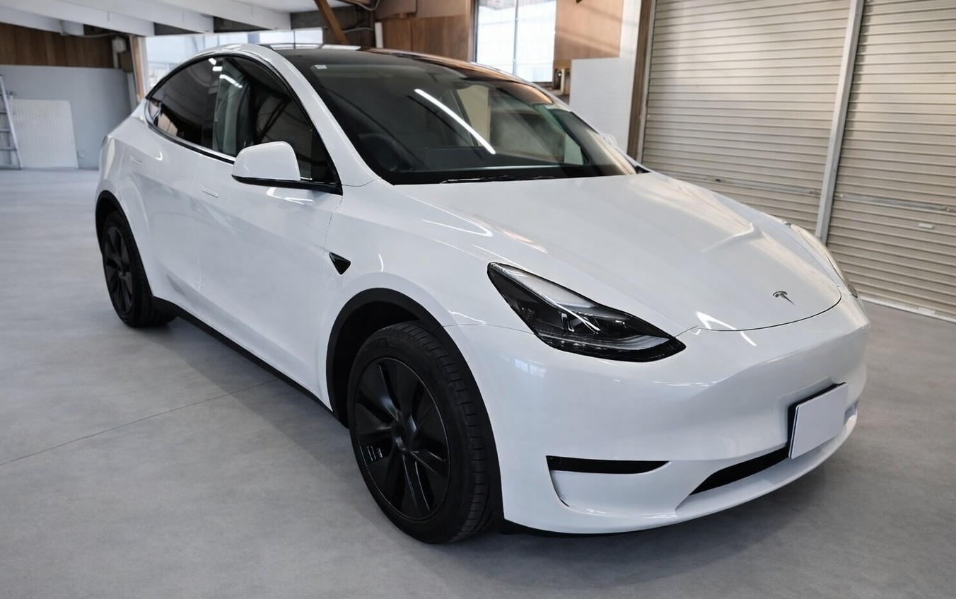 Tesla Model Y RWD パールホワイト